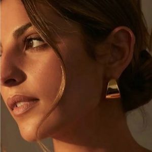 Elegant Gold Hoop Earrings